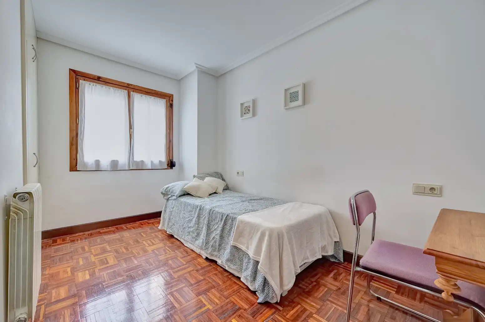 Habitación de Ático en venta en  Pamplona / Iruña con Calefacción, Parquet y Balcón