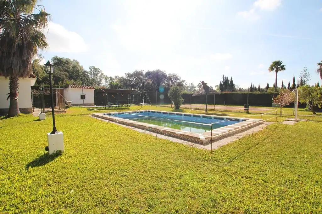 Piscina de Casa o xalet en venda en Jerez de la Frontera amb Jardí privat, Terrassa i Traster