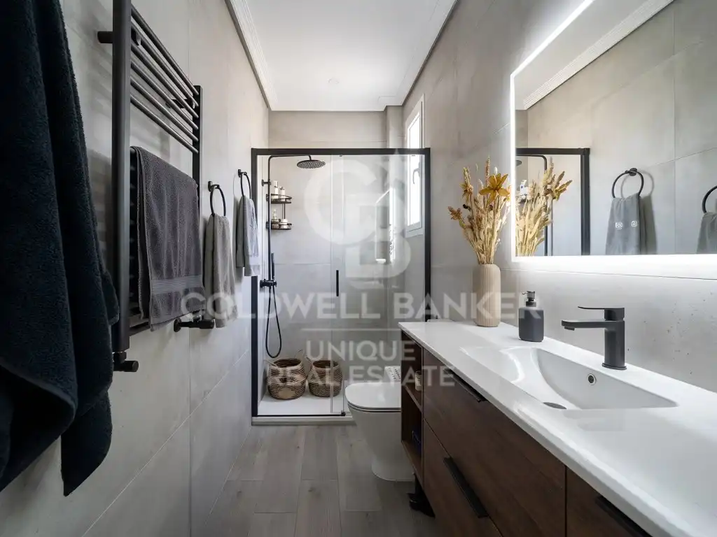 Baño de Ático en venta en Madrid con Aire acondicionado, Calefacción y Amueblado