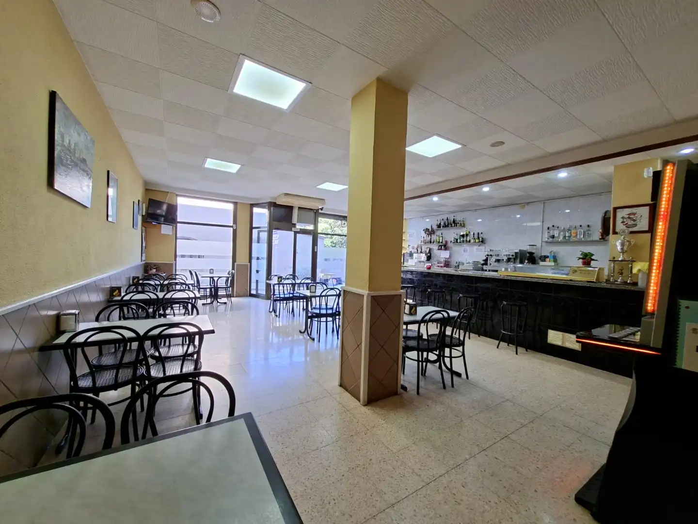 Commercial properties for sale in Llinars del Vallès  with Air Conditioner, Heating and Furnished