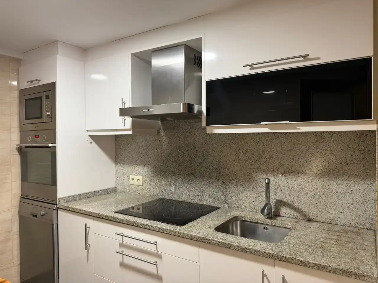 Küche von Wohnung zur Miete in Santiago de Compostela  mit Balkon