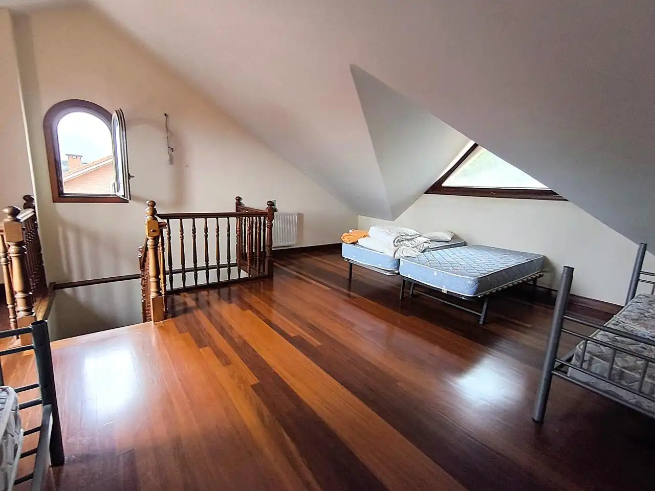 Casa adosada en venta en Castro-Urdiales con Calefacción, Terraza y Balcón