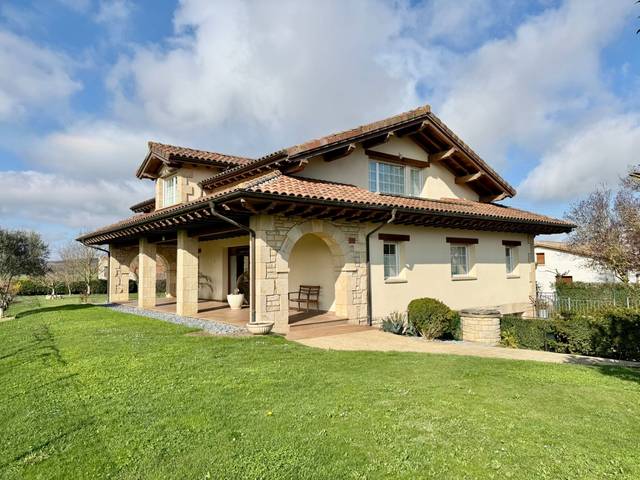 Casa-chalet en Venta en Del Monte Bidea en Elburgo / Burgelu