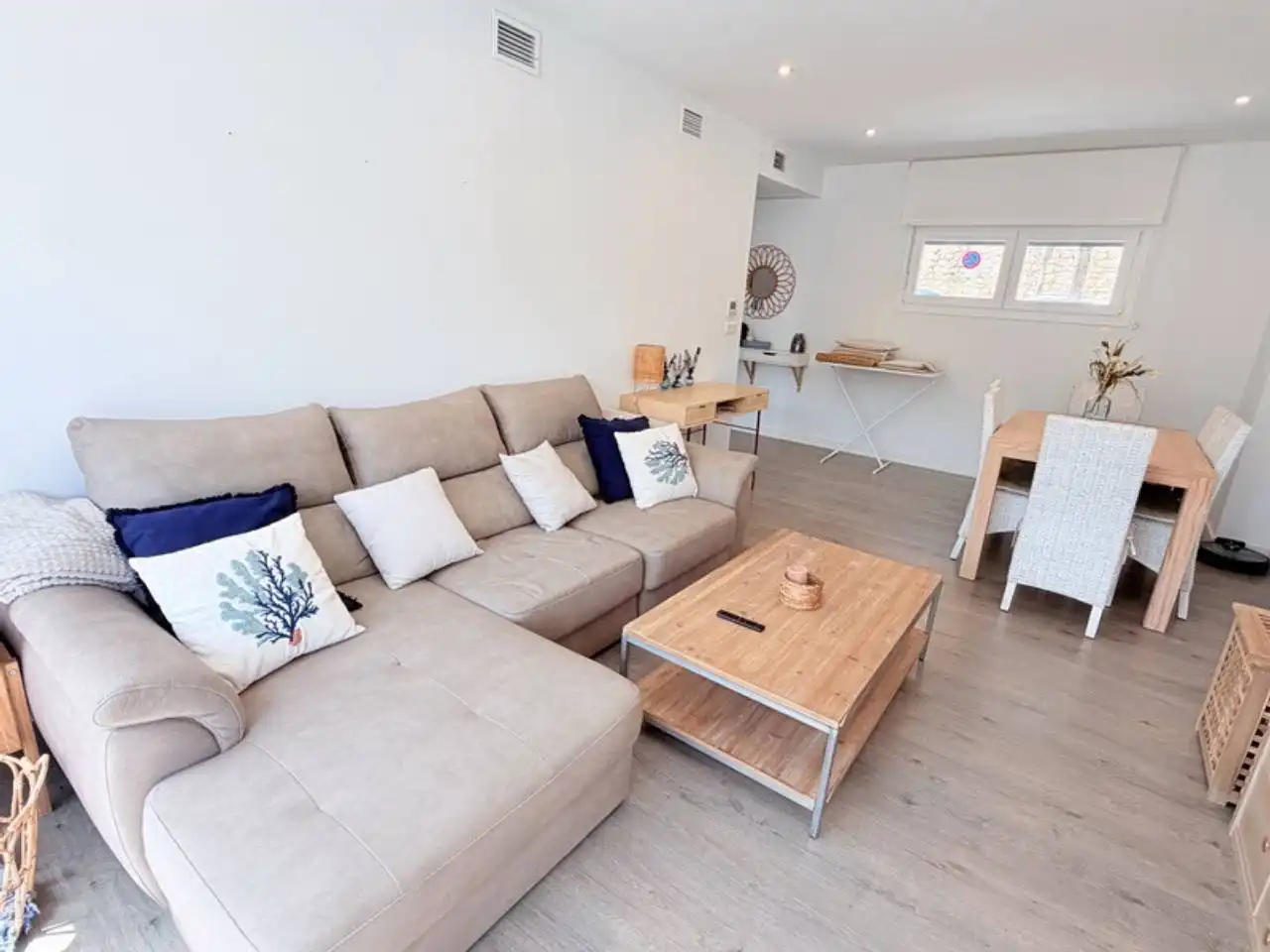 Sala de estar de Apartamento de alquiler en Almuñécar con Terraza y Piscina comunitaria