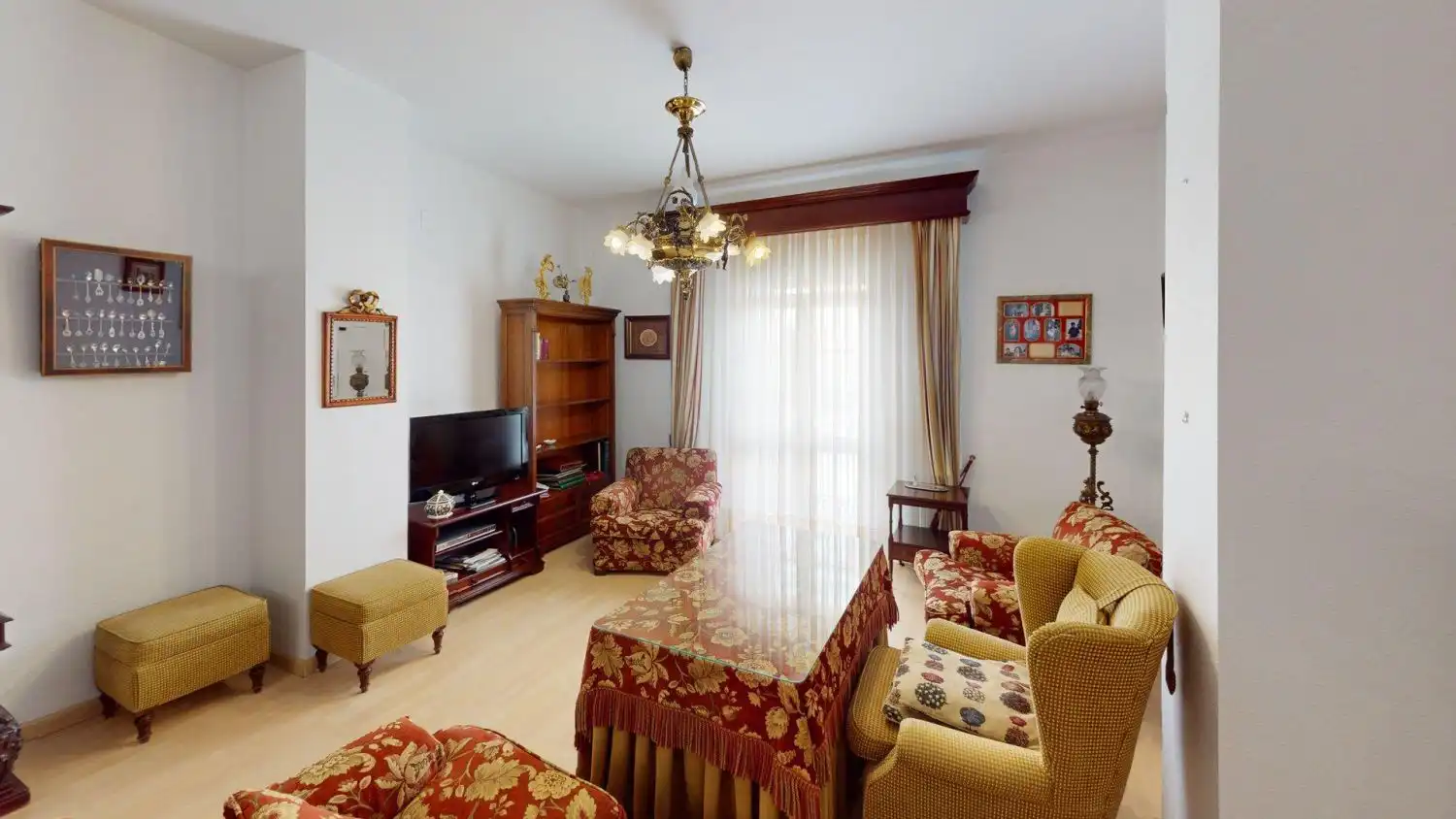 Living room of Flat for sale in Sevilla  with Air Conditioner, Heating and Balcony