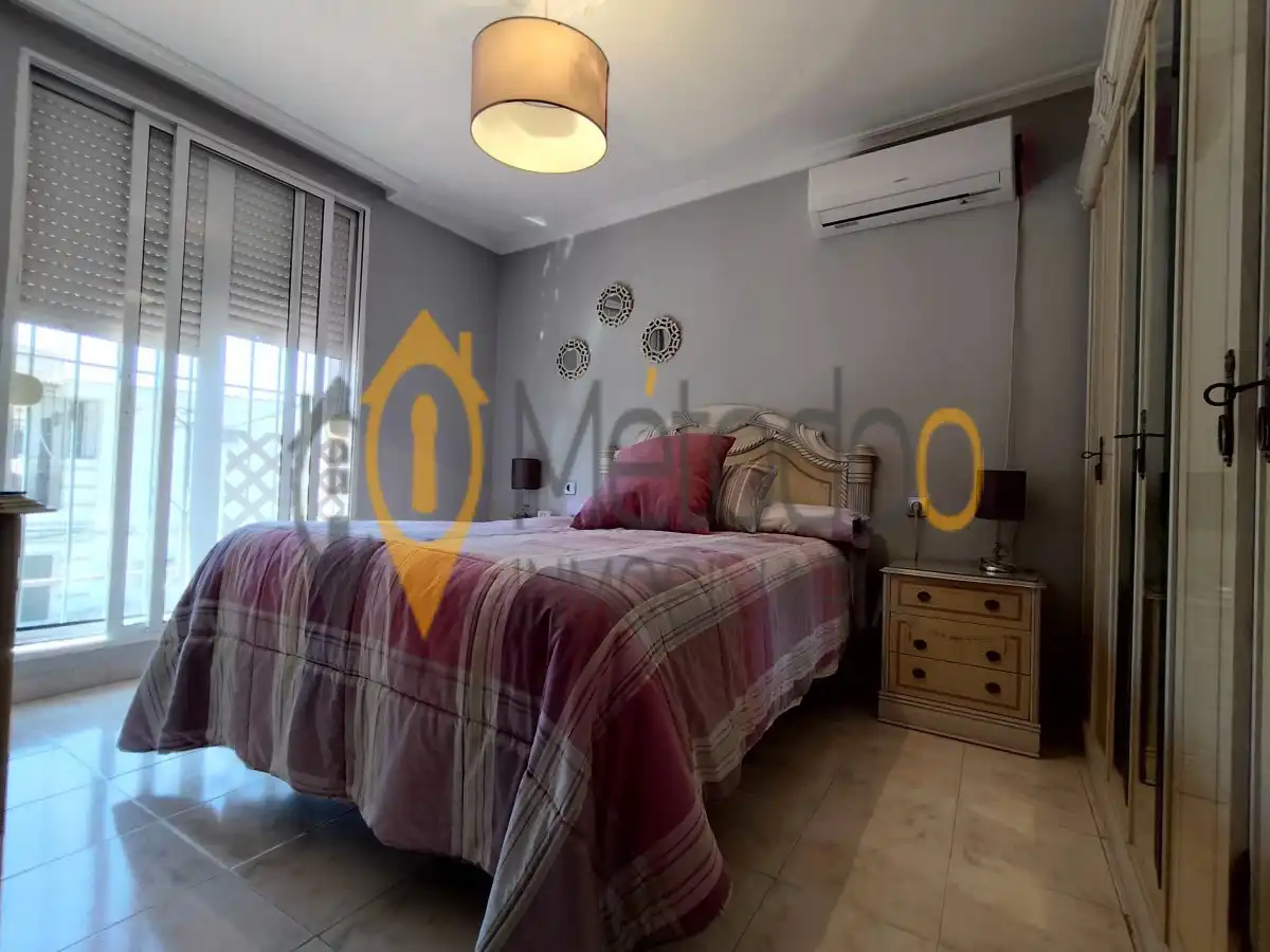 Schlafzimmer von Einfamilien-Reihenhaus zum Verkauf in  Sevilla Capital mit Klimaanlage und Terrasse