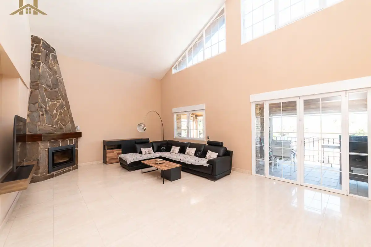 Sala de estar de Casa o chalet en venta en Villaviciosa de Odón con Aire acondicionado, Calefacción y Jardín privado