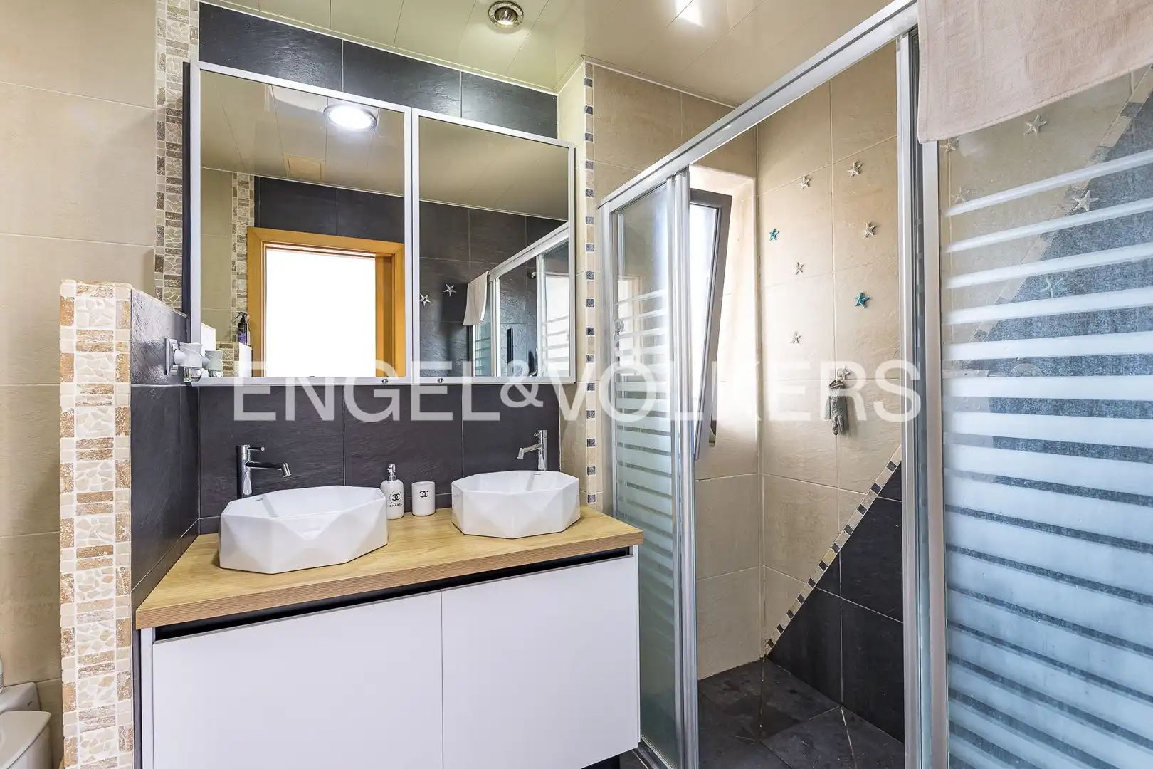 Baño de Piso en venta en Vilanova i la Geltrú con Aire acondicionado, Calefacción y Trastero