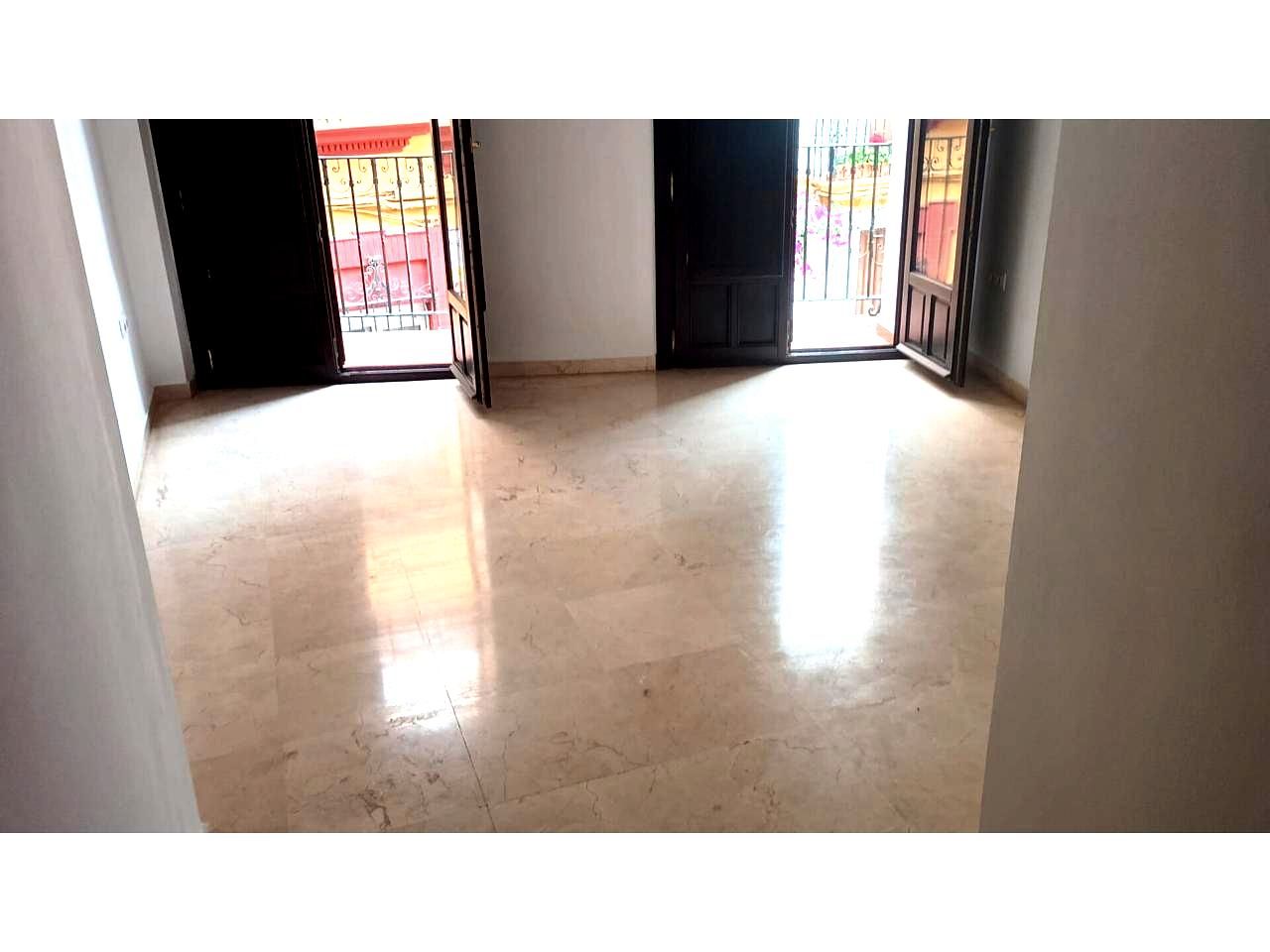 Piso en venta en  Sevilla Capital con Balcón