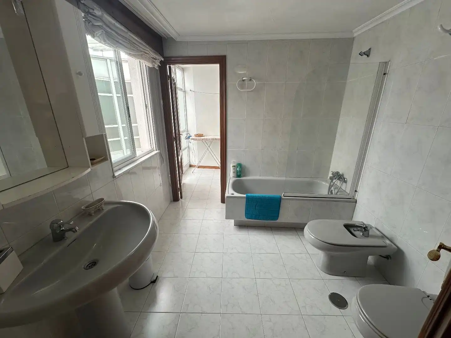 Badezimmer von Wohnung zur Miete in Viveiro mit Heizung, Parkett und Terrasse