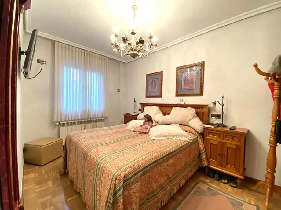 Schlafzimmer von Wohnung zum Verkauf in Vitoria - Gasteiz mit Heizung, Parkett und Terrasse