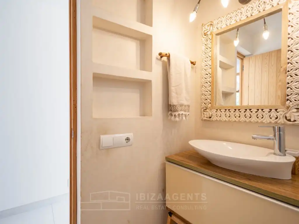Bathroom of Houses for sale in Santa Eulària des Riu  with Air Conditioner, Terrace and TV
