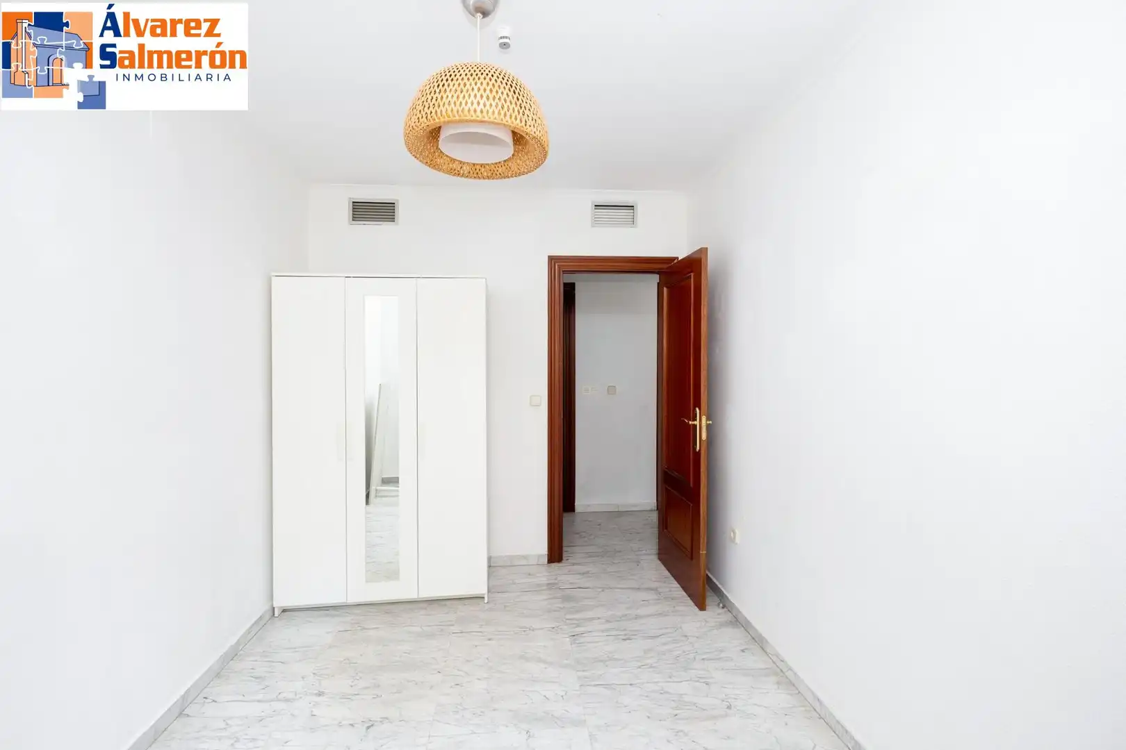 Habitación de Piso en venta en Granada
