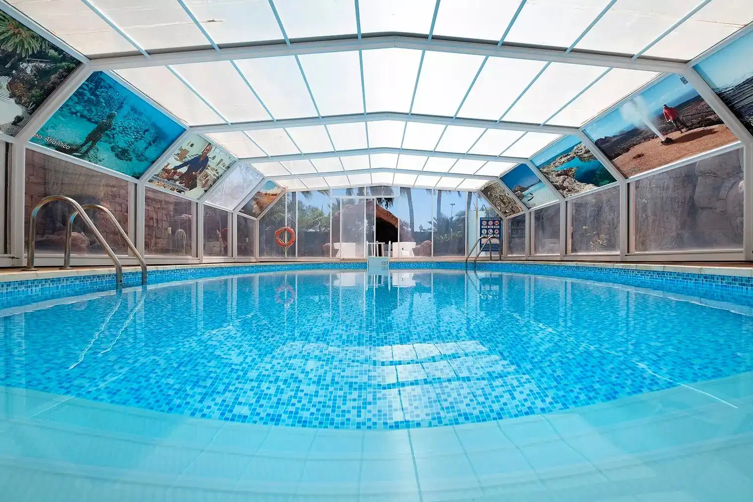 Casa pareada con piscina en venta en Playa Blanca, imagen 2