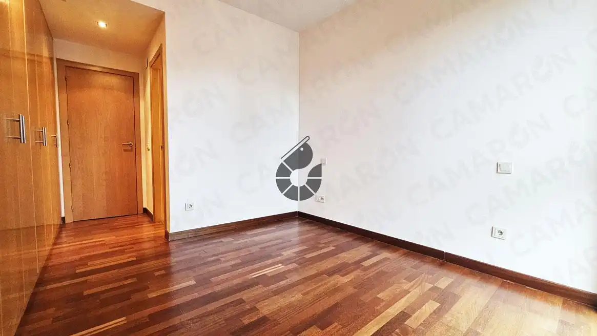 Habitación de Piso en venta en Mairena del Aljarafe con Aire acondicionado, Trastero y Piscina comunitaria