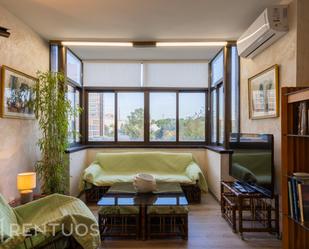 Living room of Flat to rent in  Madrid Capital  with Air Conditioner, Heating and Parquet flooring