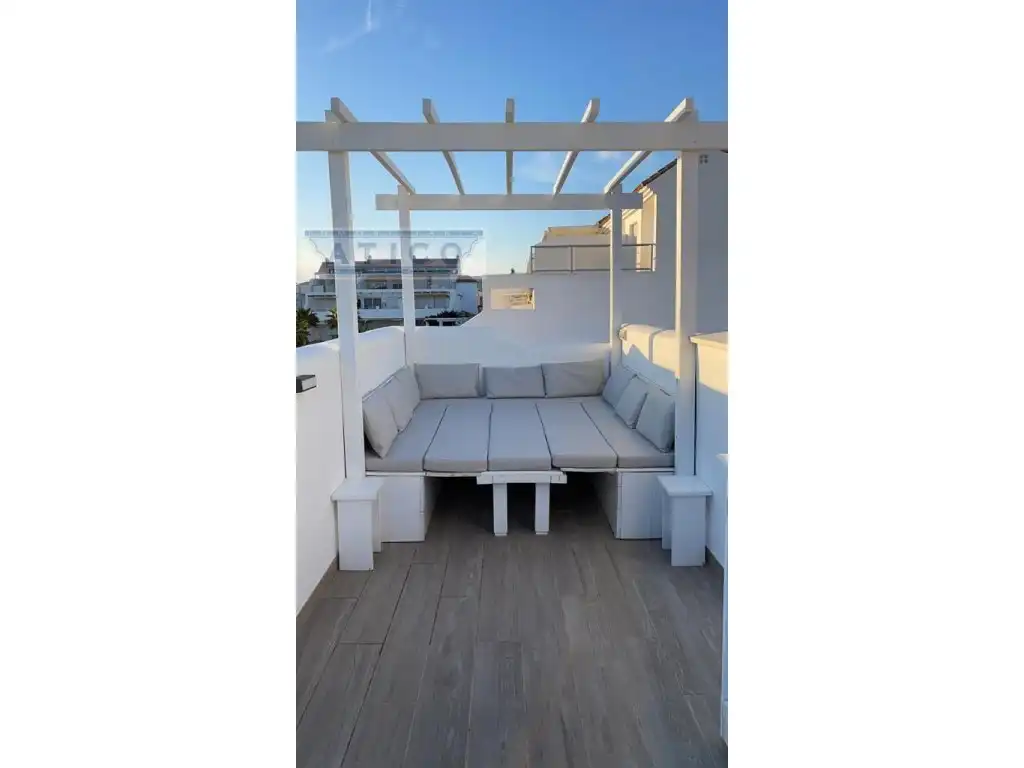 Terrassa de Casa adosada en venda en Zahara de los Atunes amb Aire condicionat i Moblat