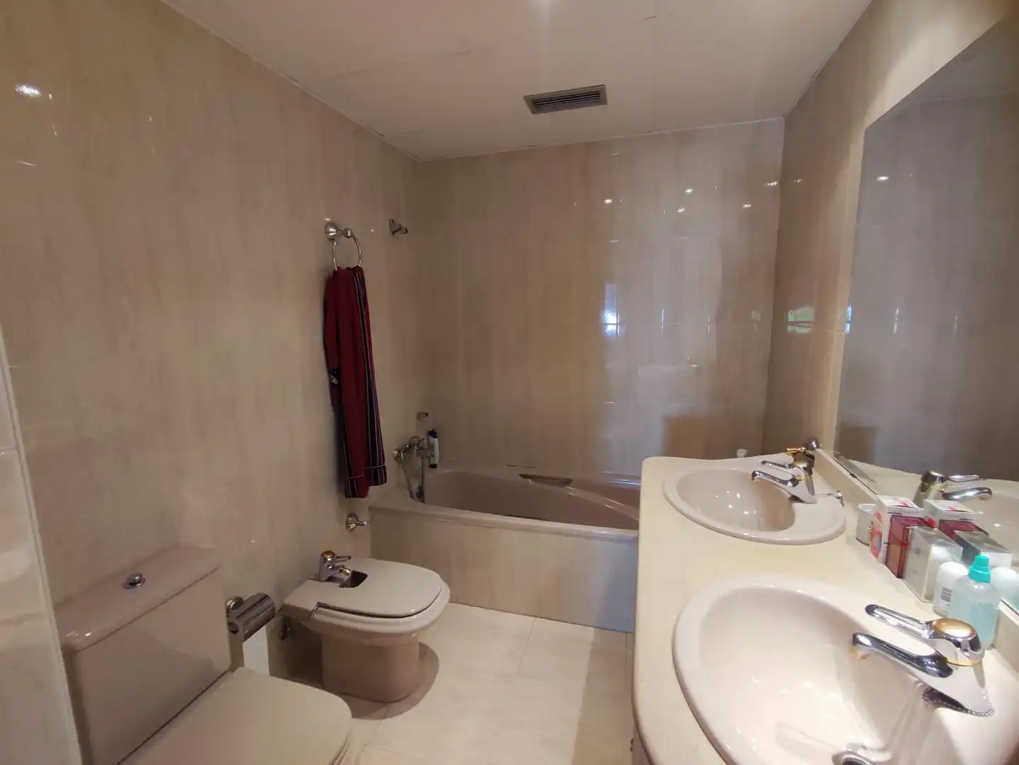 Badezimmer von Haus oder Chalet zum Verkauf in Plasencia mit Heizung, Privatgarten und Terrasse