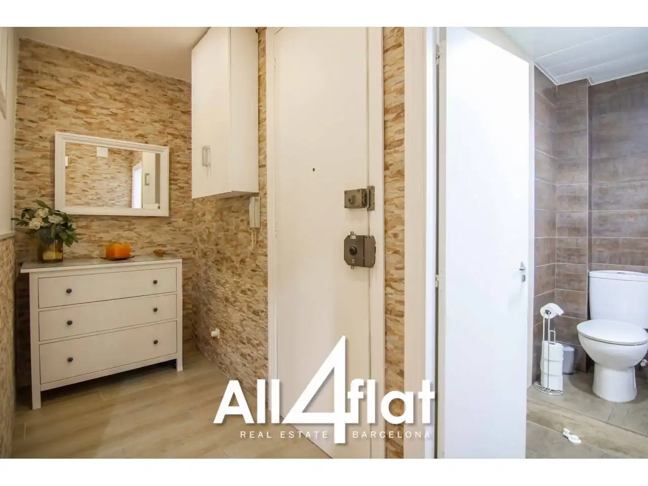 Flat for rent in Barcelona  with Furnished and Alarm