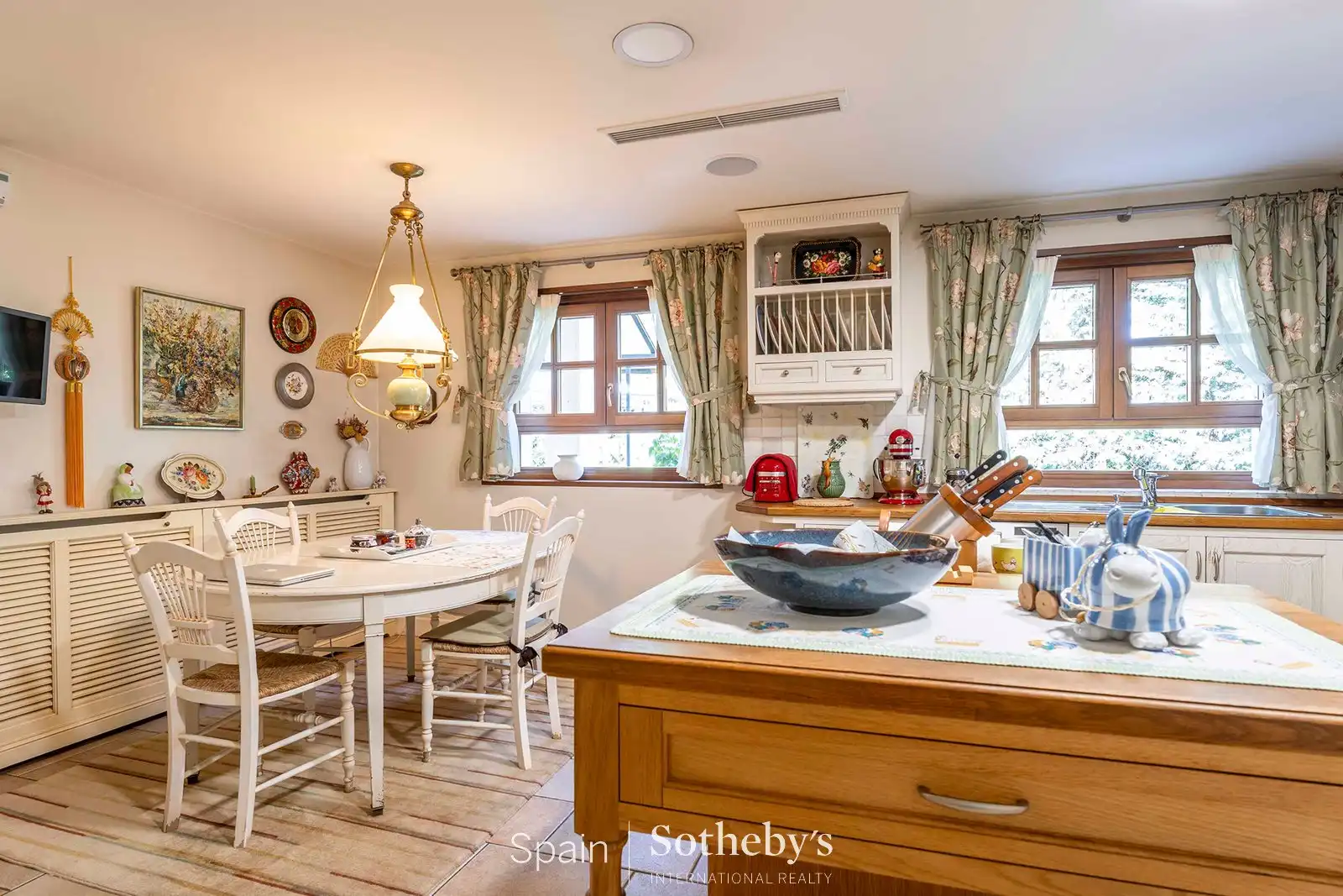 Cocina de Casa o chalet en venta en Madrid con Aire acondicionado, Calefacción y Jardín privado