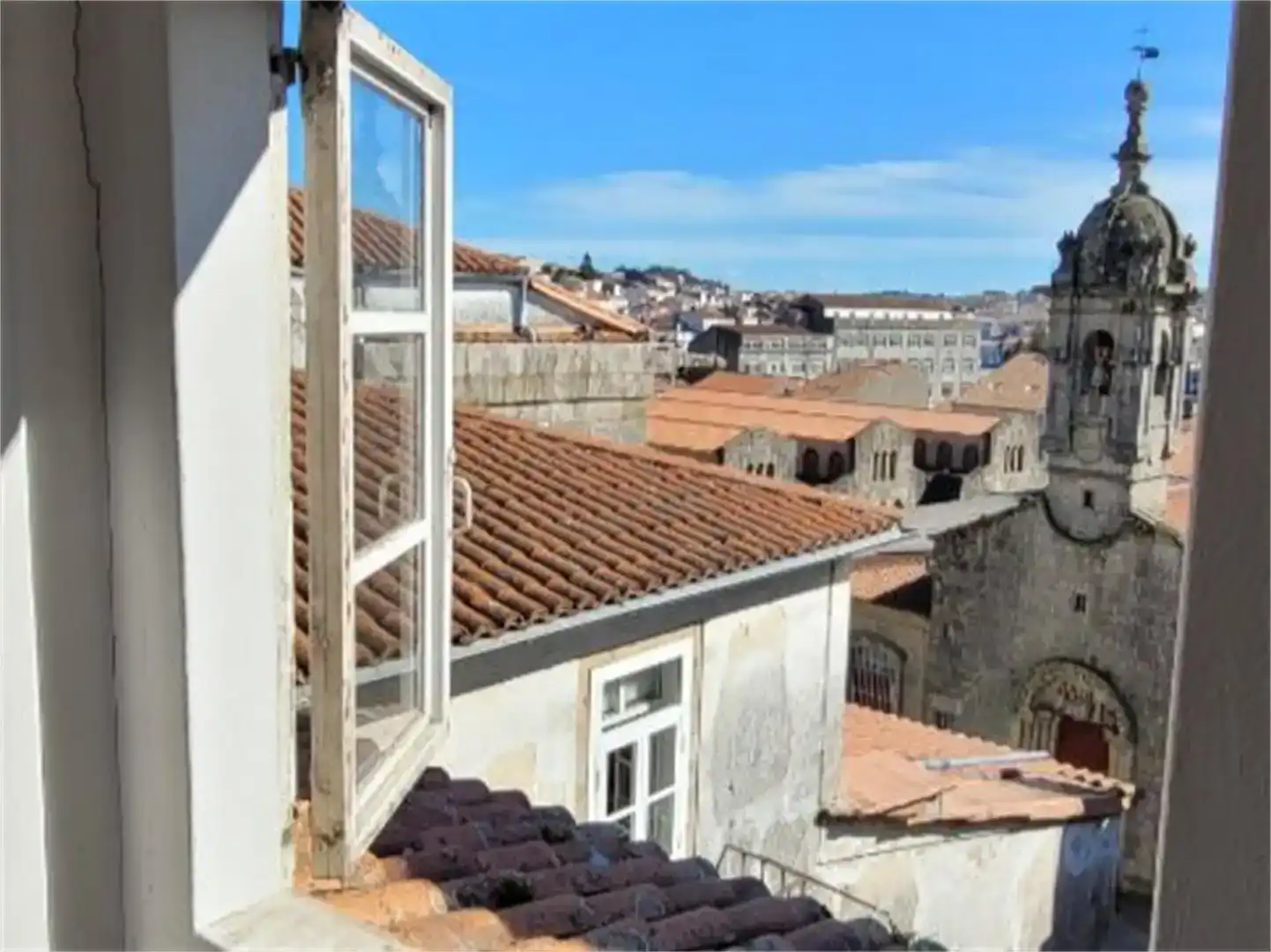 Vista exterior de Casa adosada en venda en Santiago de Compostela 