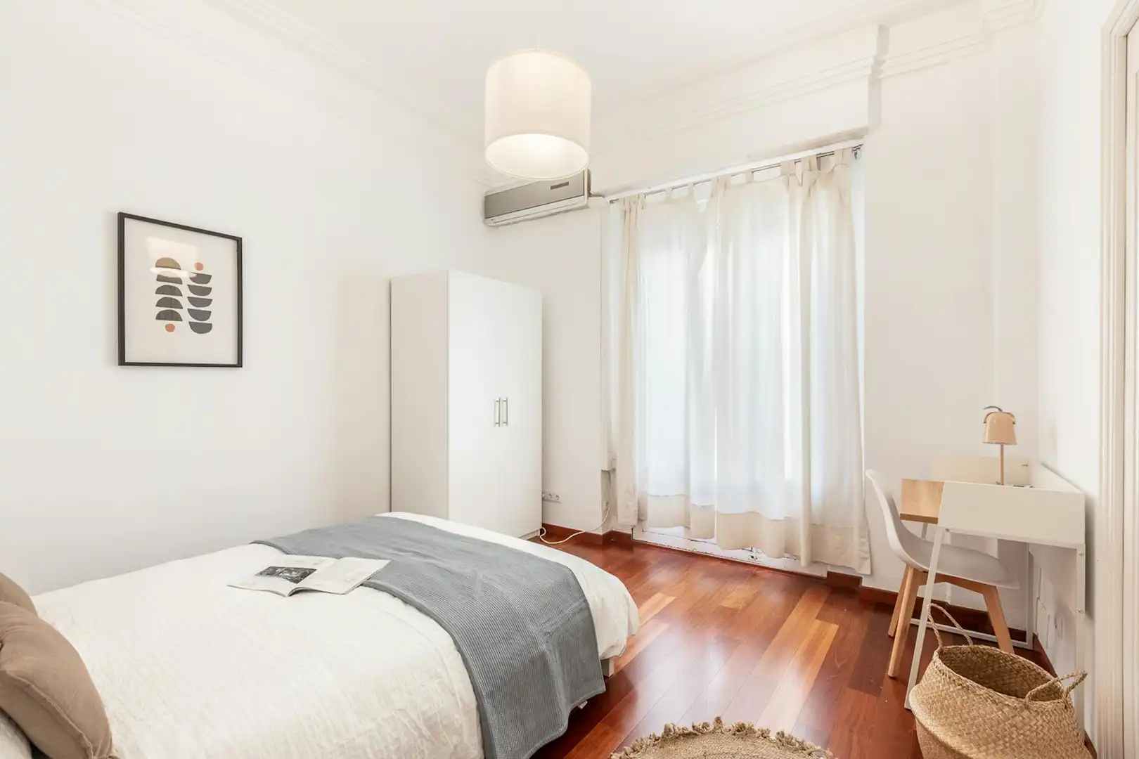 Schlafzimmer von Wohnung zur untervermieten in Valencia mit Klimaanlage, Möbliert und Internet