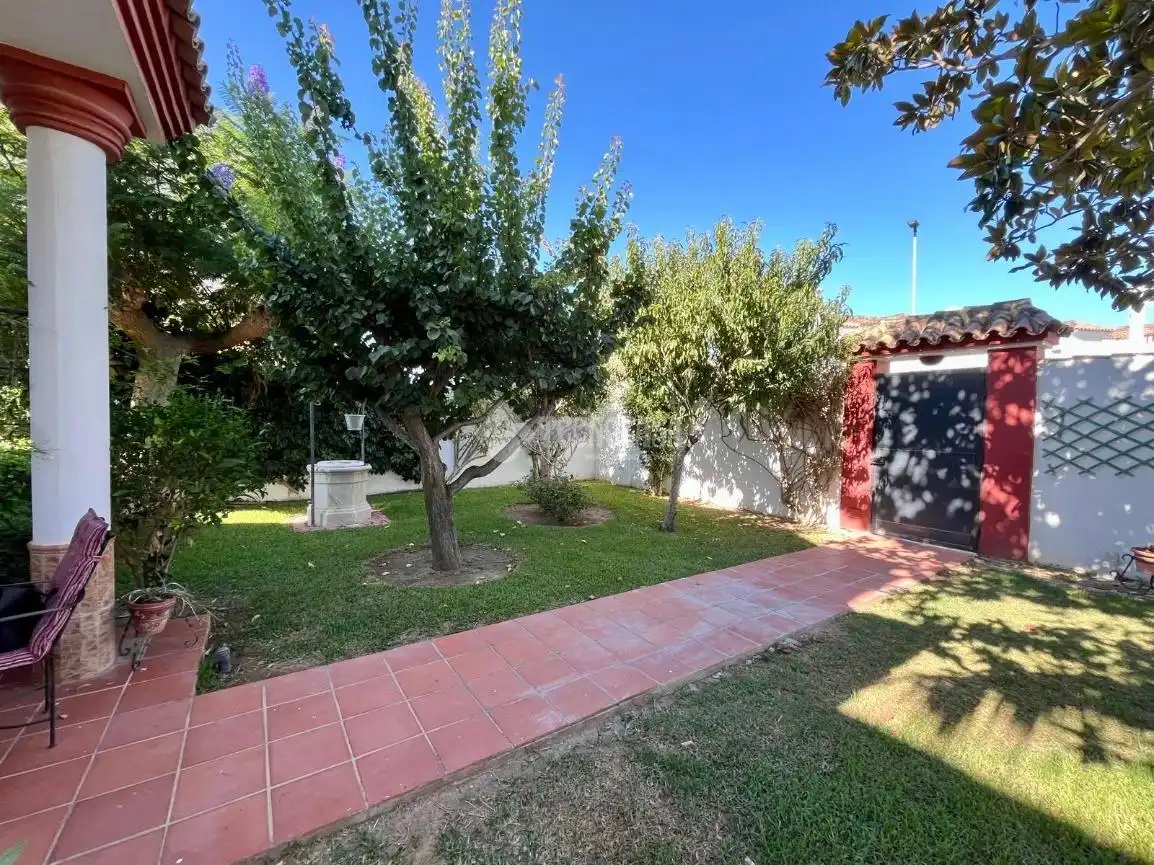 Casa con jardín en venta en Núcleo urbano, imagen 3