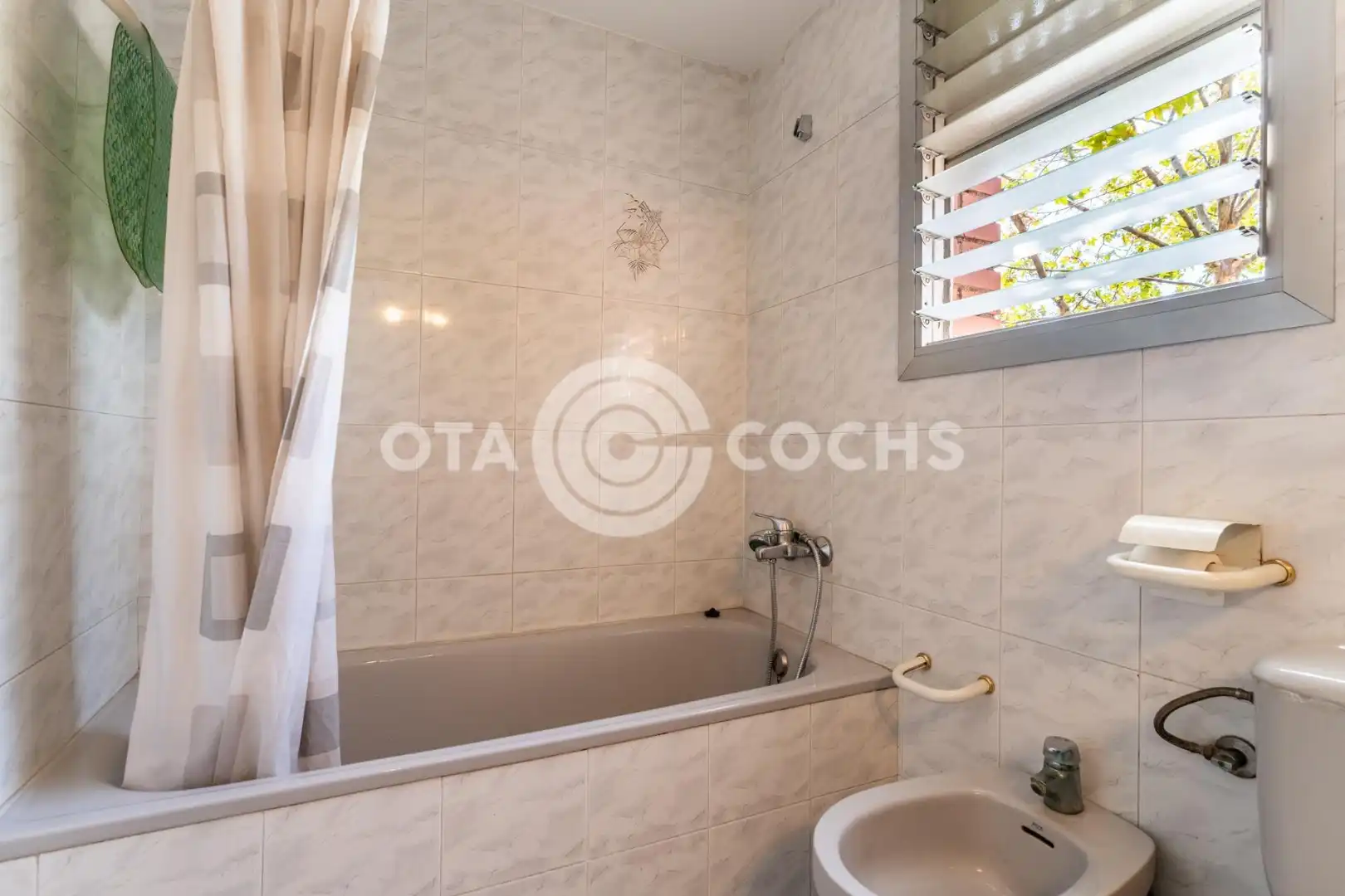 Badezimmer von Wohnung zum Verkauf in Tarragona mit Klimaanlage und Balkon