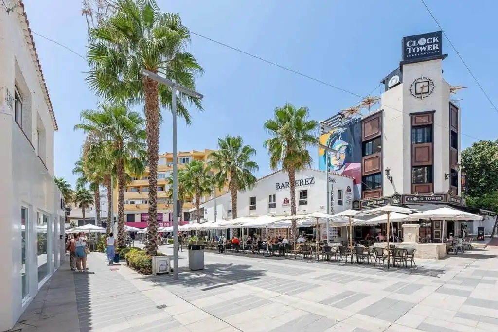 Außenansicht von Wohnung zum Verkauf in Torremolinos mit Klimaanlage, Heizung und Privatgarten