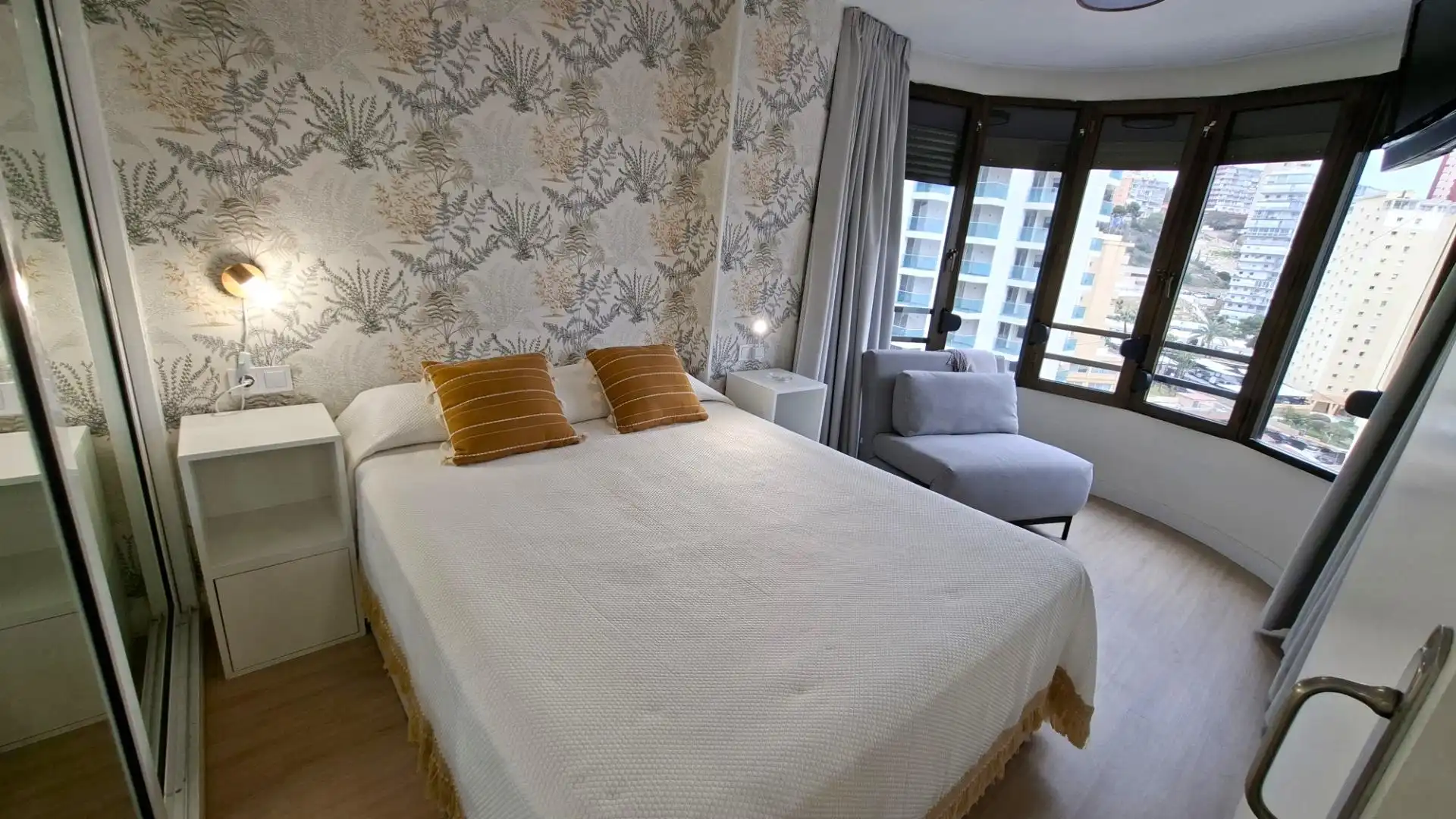 Bedroom of Apartments for sale in Benidorm  with Heating, Furnished and Community pool