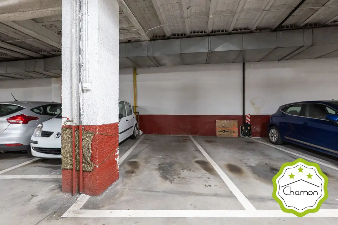 Parking de Piso en venta en Bilbao  con Calefacción, Jardín privado y Terraza