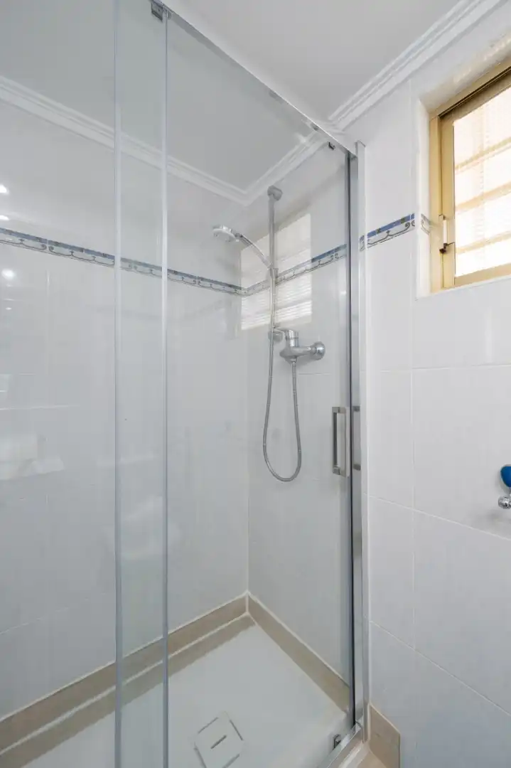 Badezimmer von Wohnung zur Miete in Alicante / Alacant mit Klimaanlage, Heizung und Terrasse
