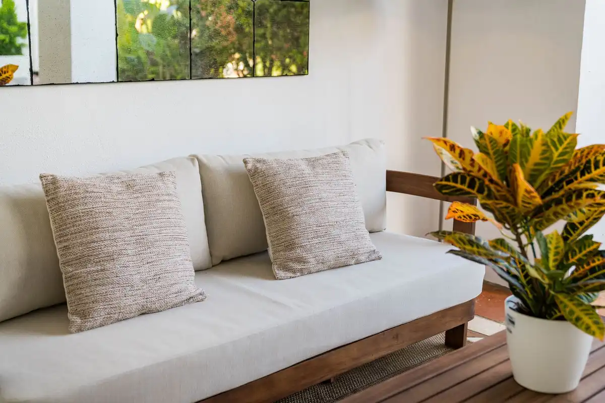 Terrasse von Erdgeschoss zum Verkauf in Marbella mit Klimaanlage, Privatgarten und Terrasse