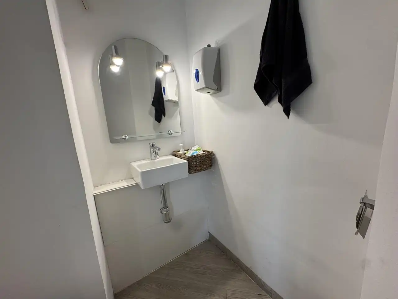Bany de Local en traspas en Barcelona
