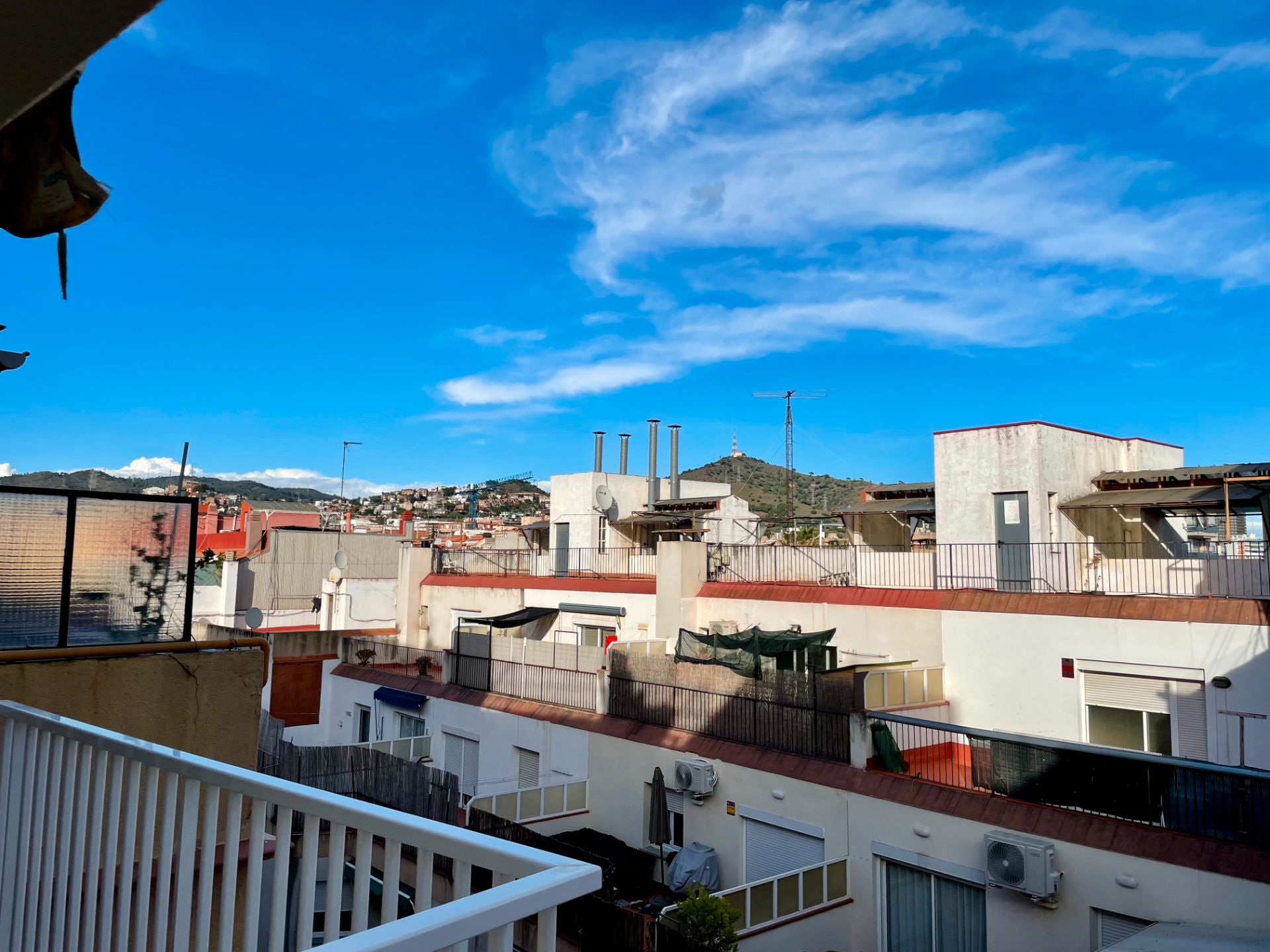 Vista exterior de Àtic en venda en Esplugues de Llobregat amb Parquet, Forn i Balcó
