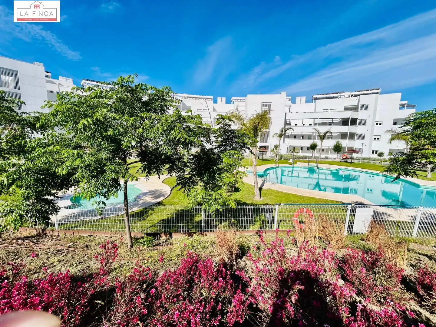 Vista exterior de Àtic en venda en Rincón de la Victoria amb Aire condicionat i Terrassa