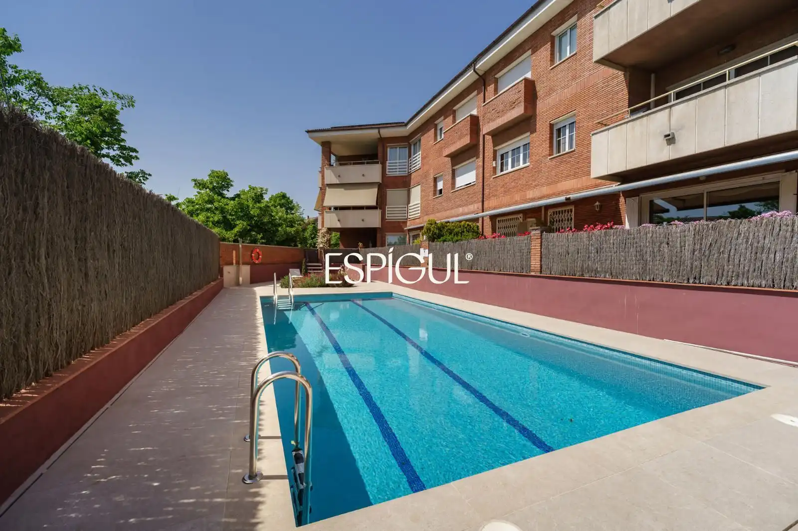 Swimming pool of Flat for rent in Sant Cugat del Vallès  with Air Conditioner, Heating and Parquet flooring