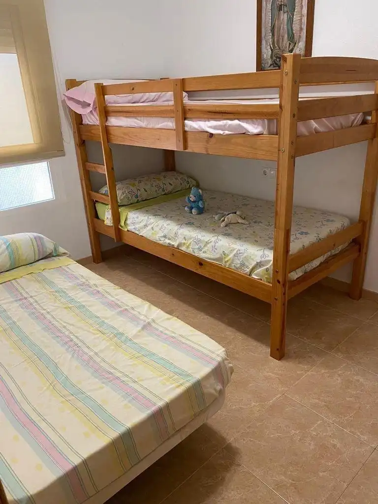 Dormitori de Apartament de lloguer en Santa Pola amb Aire condicionat, Terrassa i Moblat