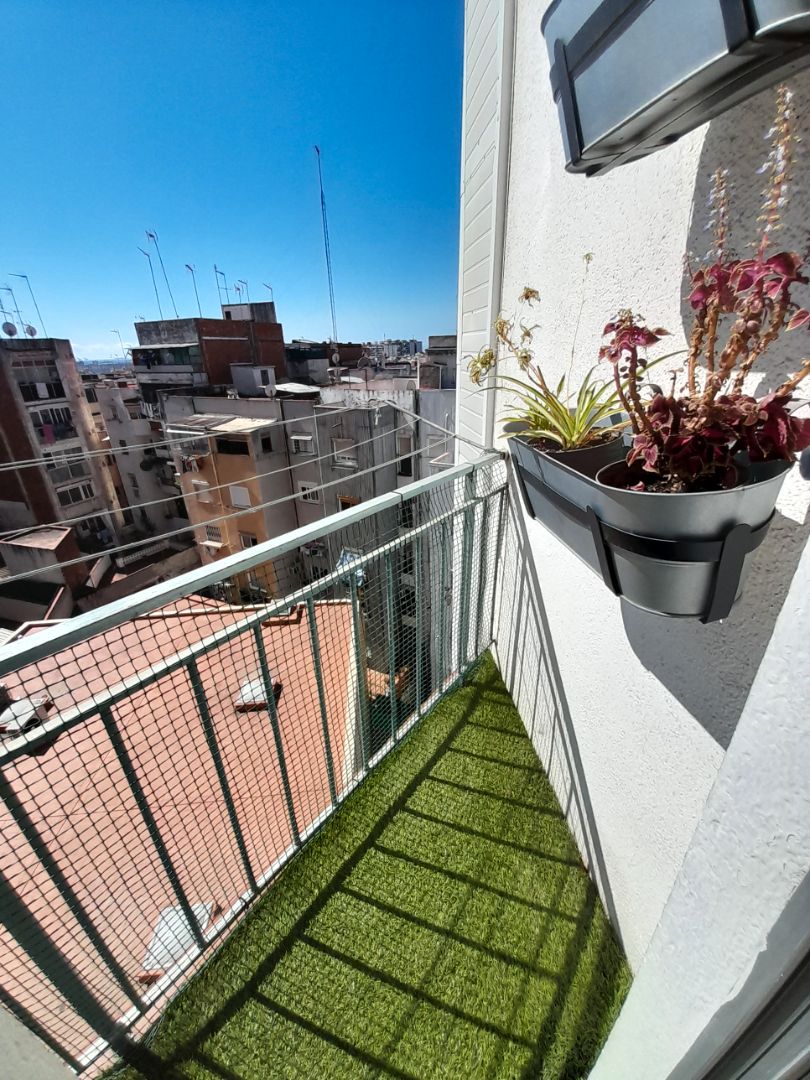 Balcony of Flat for sale in L'Hospitalet de Llobregat  with Parquet flooring, Microwave and Balcony
