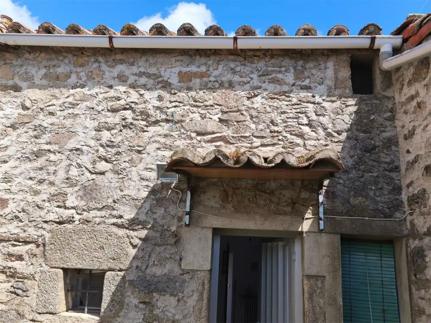 Vista exterior de Finca rústica en venda en Yecla de Yeltes amb Moblat