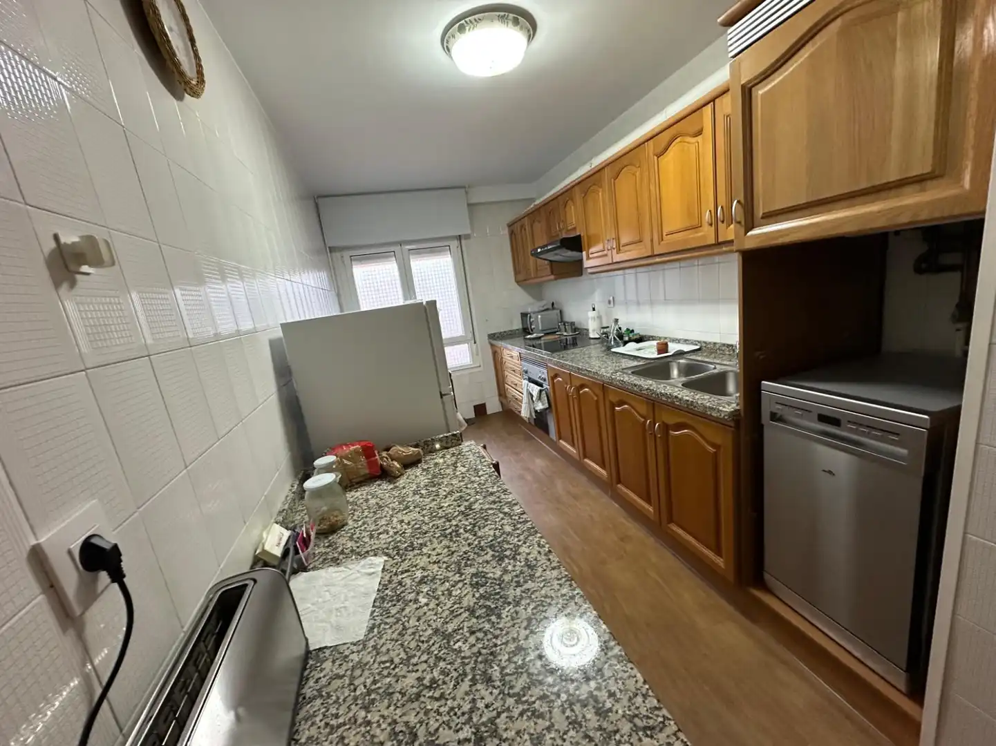 Cuina de Pis en venda en Oviedo  amb Calefacció, Parquet i Traster