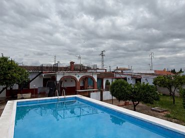 Maison rustique avec balcon à vendre à Periurbano Este - Campiña