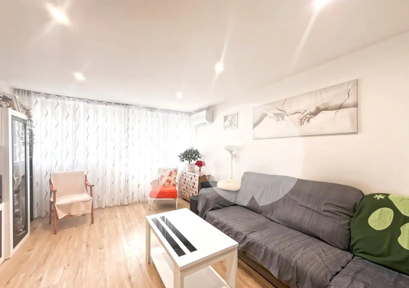 Sala d'estar de Pis en venda en Madrid amb Aire condicionat
