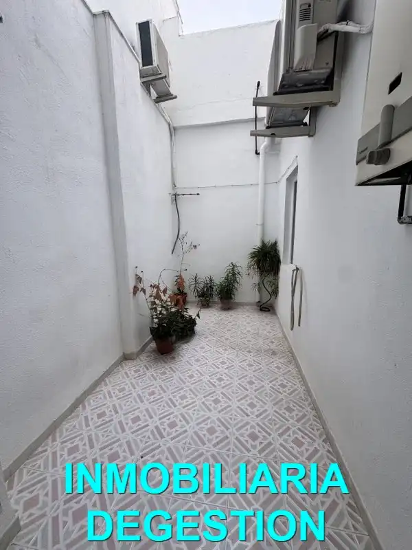 Wohnung zum Verkauf in Linares mit Klimaanlage, Heizung und Terrasse