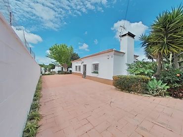 Casa con piscina en venta en Los Franceses – La Vega