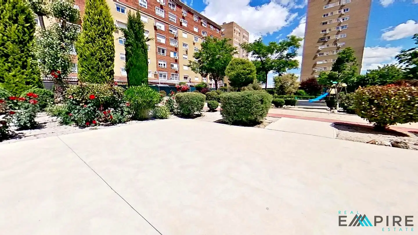 Außenansicht von Erdgeschoss zum Verkauf in Parla mit Heizung, Terrasse und Abstellraum