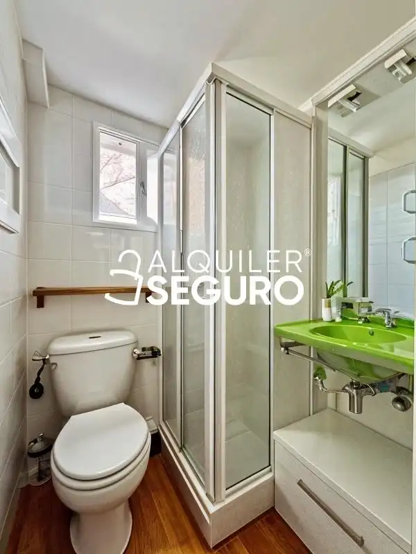 Bathroom of Study for rent in Madrid  with Air Conditioner, Heating and Furnished