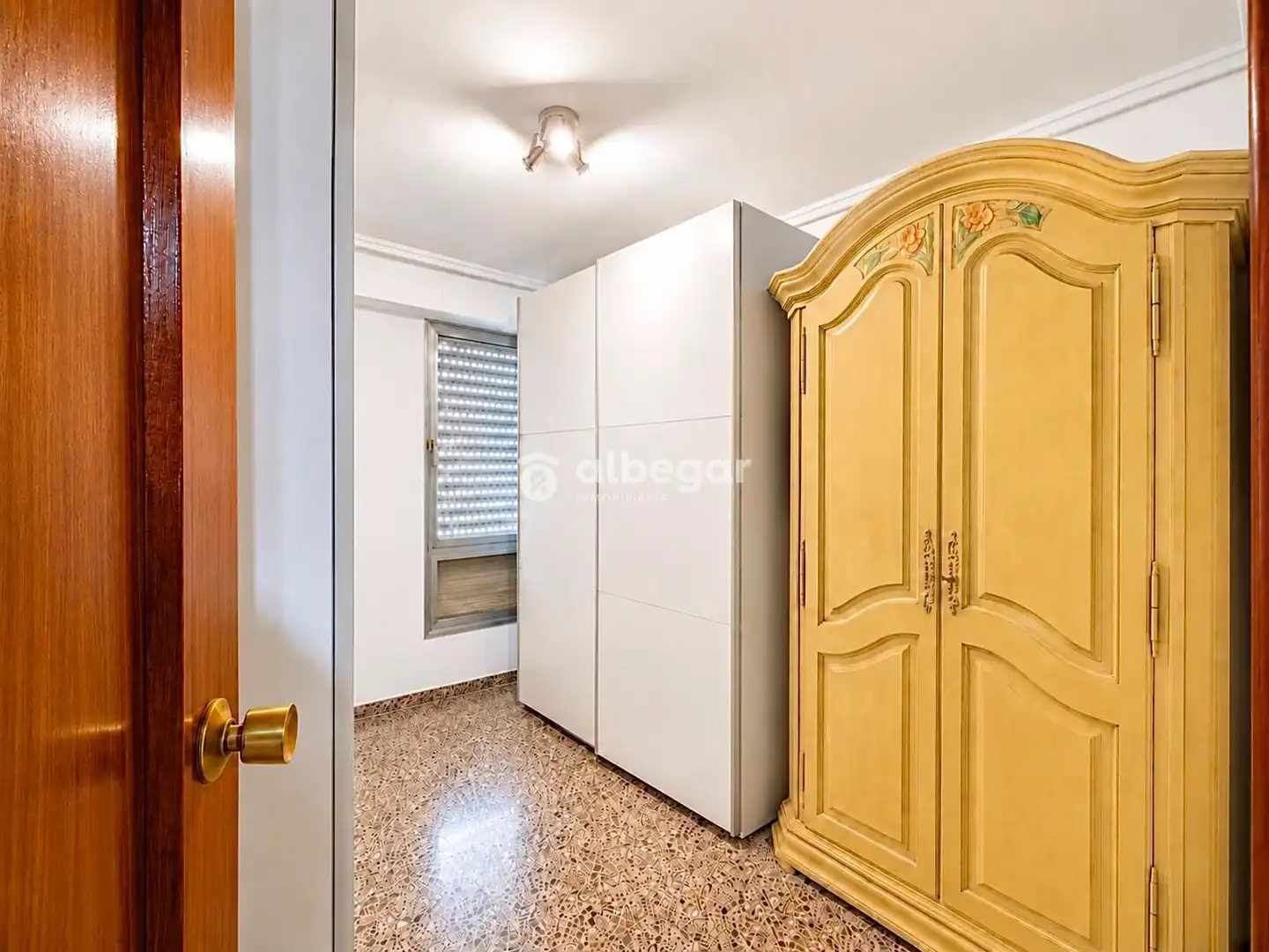 Habitación de Piso en venta en Valencia con Terraza, Horno y Balcón