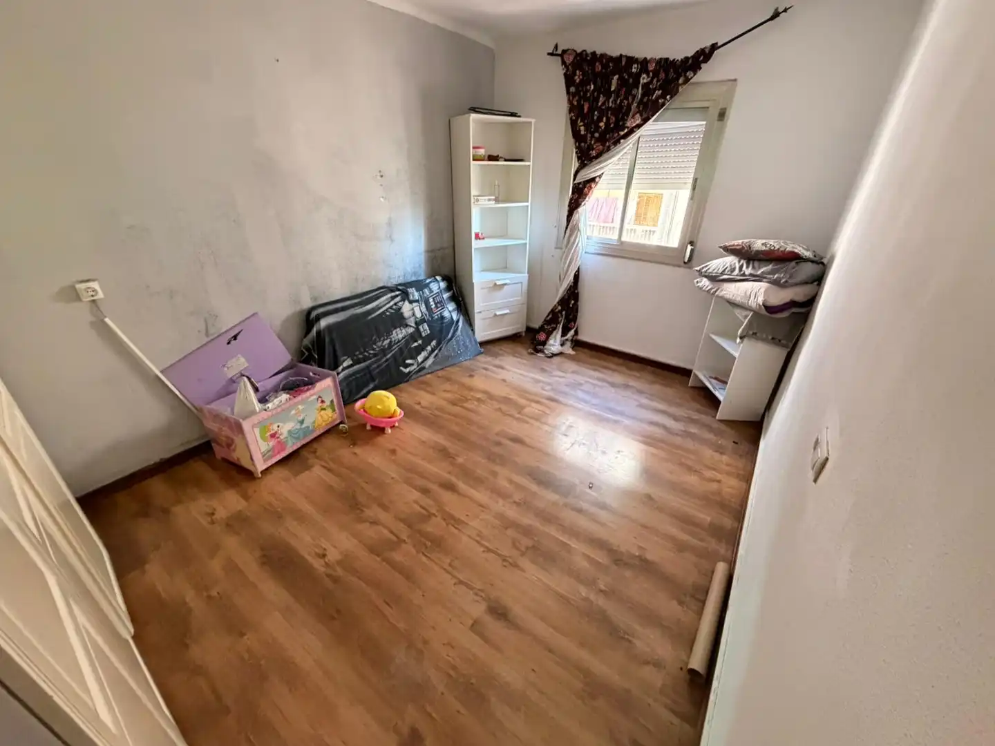 Schlafzimmer von Wohnung zum Verkauf in Barcelona mit Möbliert und Balkon