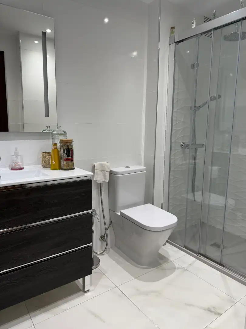 Badezimmer von Wohnung zum Verkauf in Oviedo  mit Heizung, Terrasse und Abstellraum